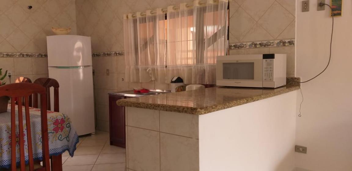 Casa 02 Dorm Na Rua Salmao Villa Bombinhas Buitenkant foto