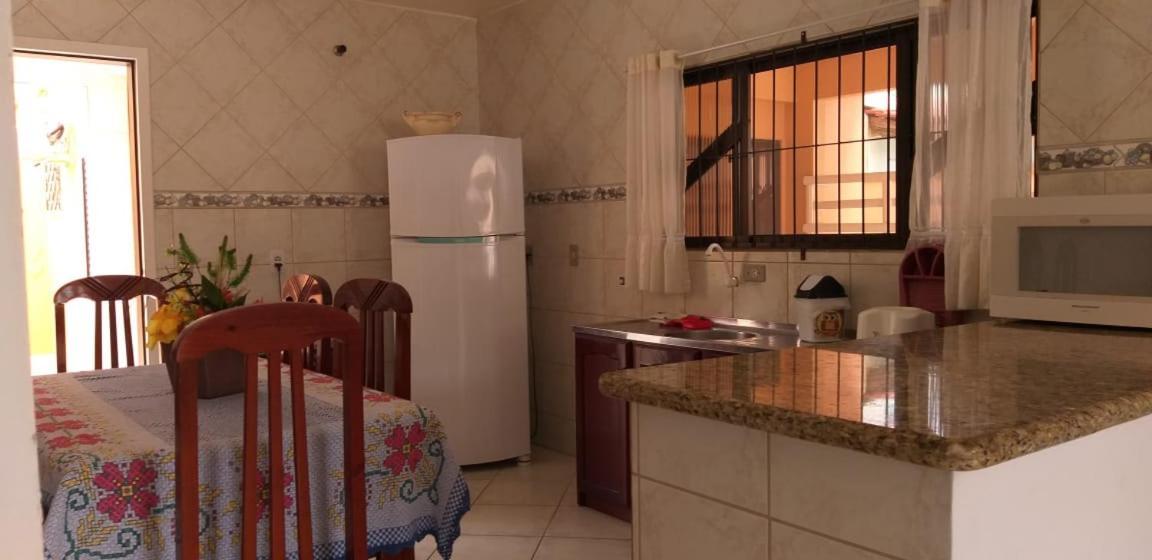 Casa 02 Dorm Na Rua Salmao Villa Bombinhas Buitenkant foto