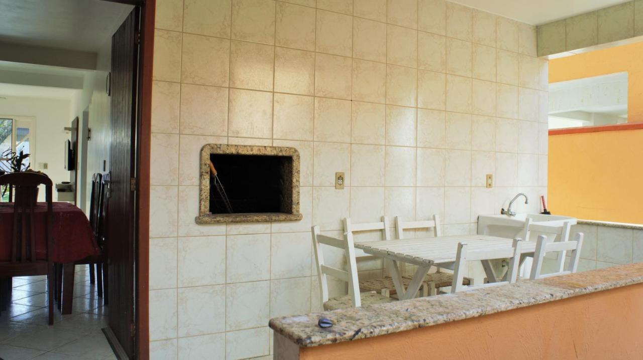 Casa 02 Dorm Na Rua Salmao Villa Bombinhas Buitenkant foto